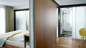 Raumteiler zwischen Schlafzimmer und begehbarem Kleiderschrank